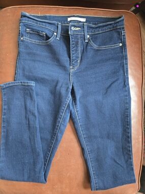 311 Shaping Skinny Levis Jeans - 28